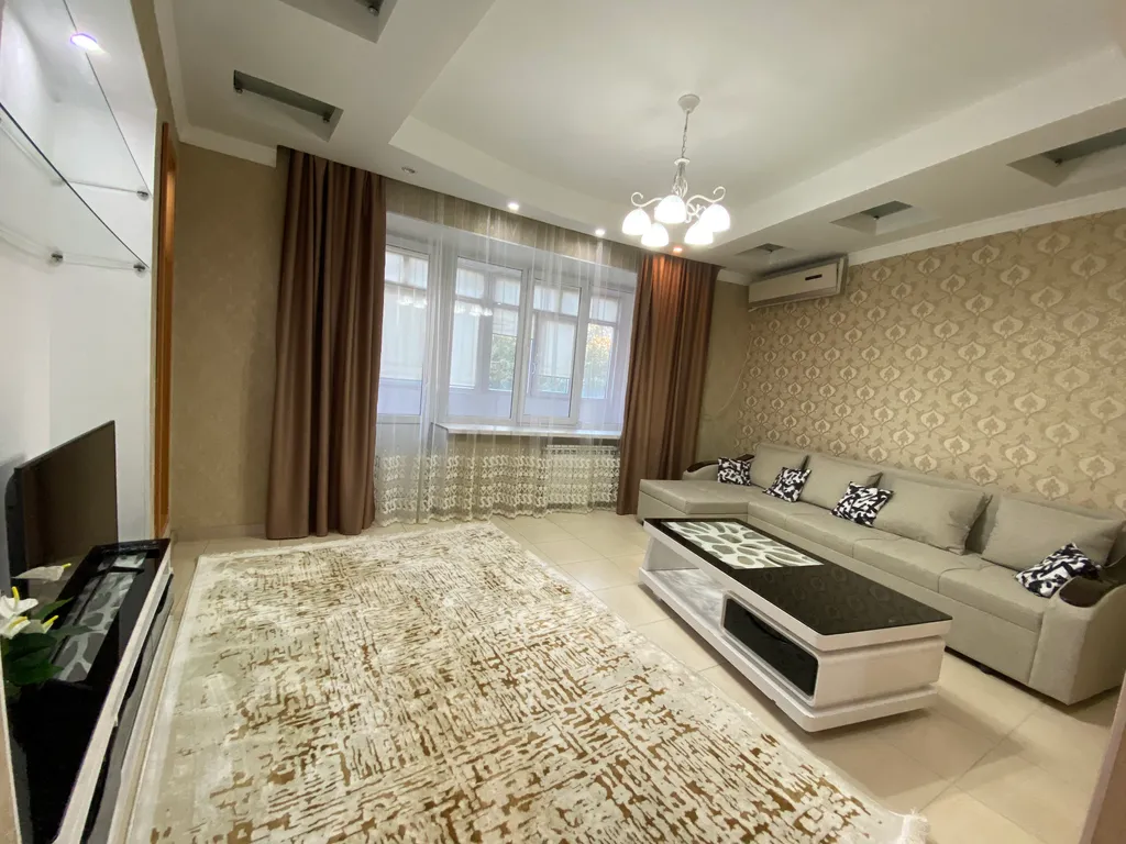 Трех комнатная квартира в центре Алматы