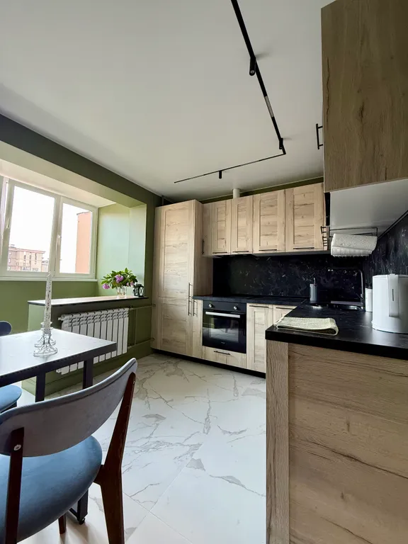 Розовая лошадка у себя дома