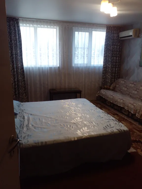 Эллинг на берегу моря