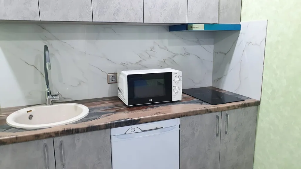 Новая квартира-студия в самом центре города с дизайнерским ремонтом