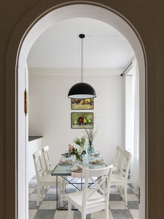 У Невского с видом на Фонтанку