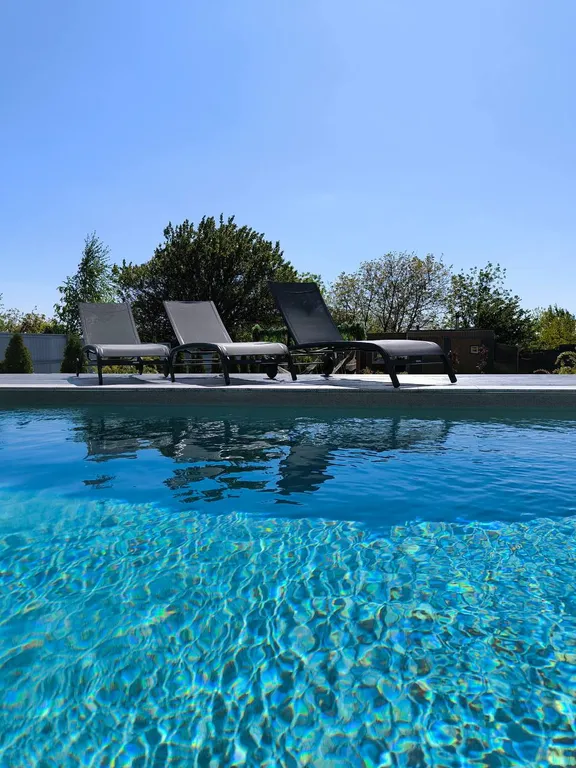 Дом на берегу реки