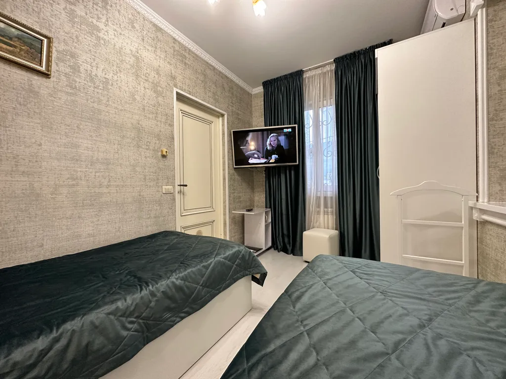 Уютная комната в центре, море - 600 метров