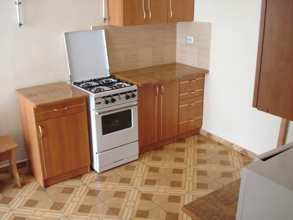 Двухместная комната 9м.кв.на первом этаже