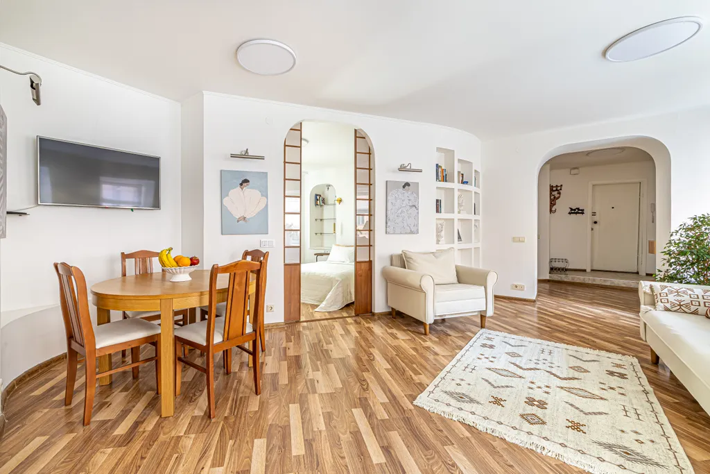 Стильная квартира с тремя спальнями и 2 санузлами у Спаса на Крови