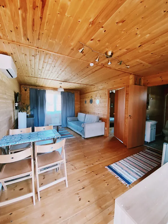 Деревянный коттедж с видом на озеро — аренда посуточно в Яблоновский