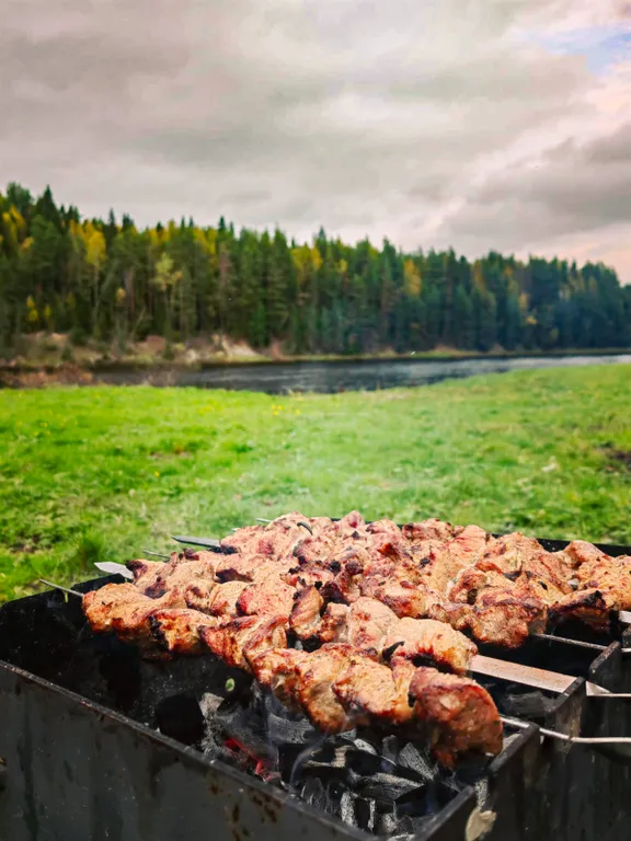Домик на берегу реки