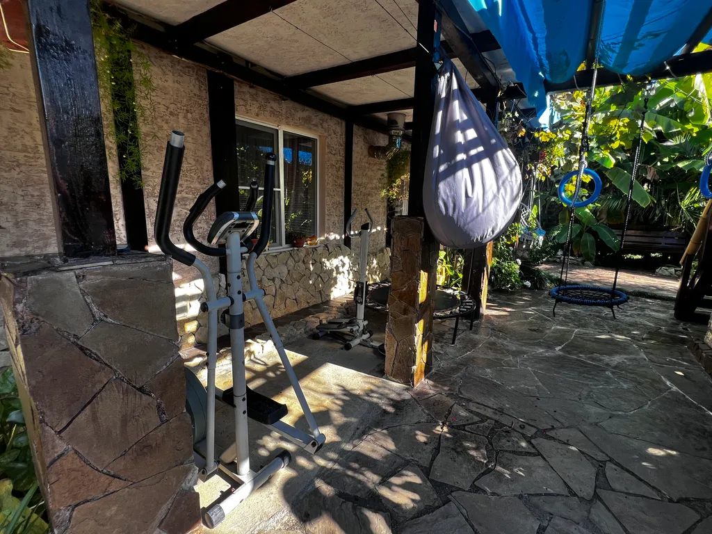 Трёхместный номер с 3 односпальными кроватями