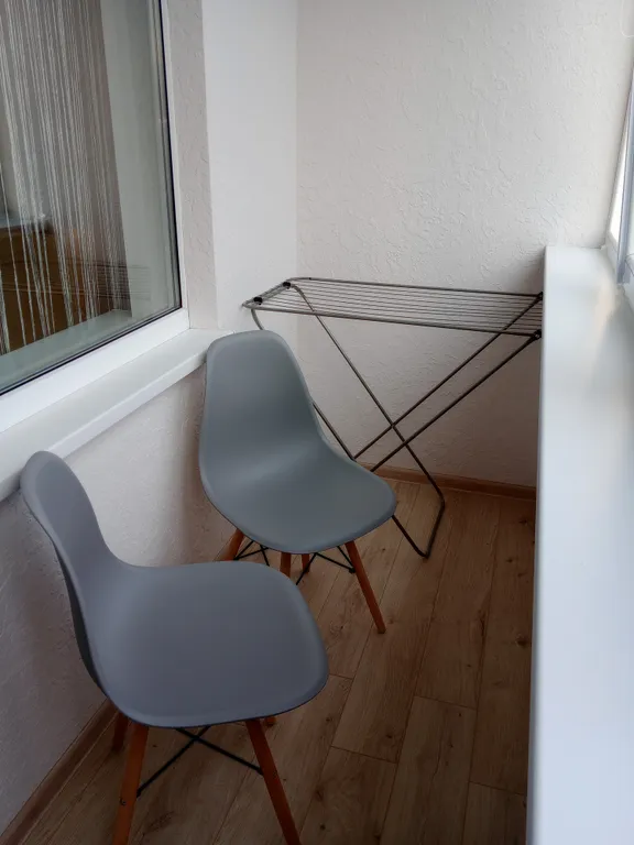 Комфортная 2-комнатная квартира с маленьким парком во дворе