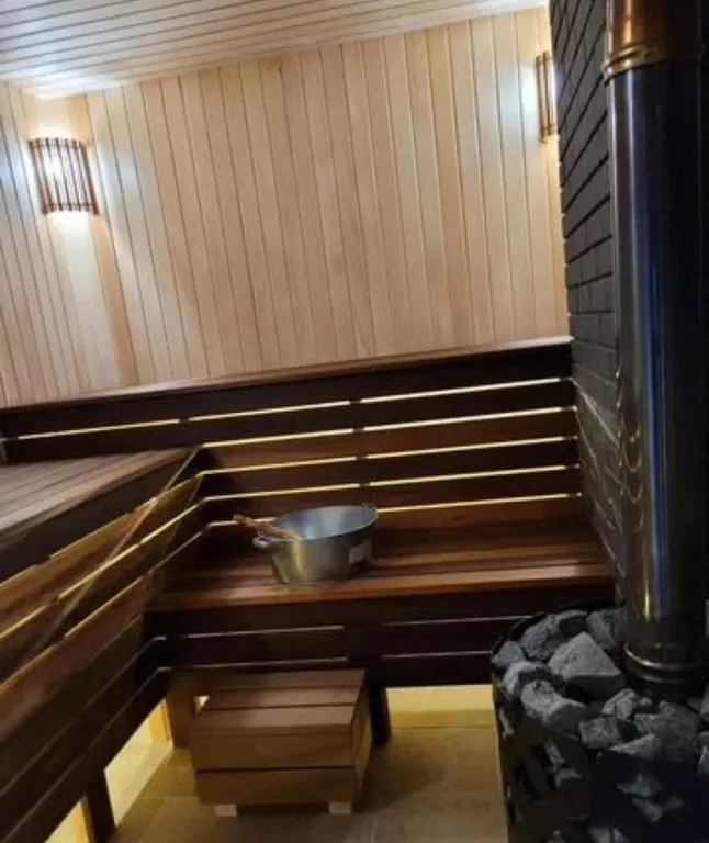 Атмосферное место, дом и баня