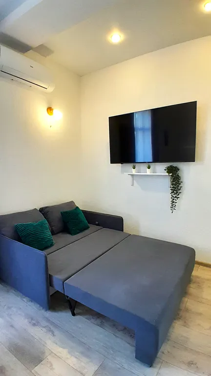 Квартира Квартира Студия Изумруд с новым ремонтом и новой мебелью — Севастополь