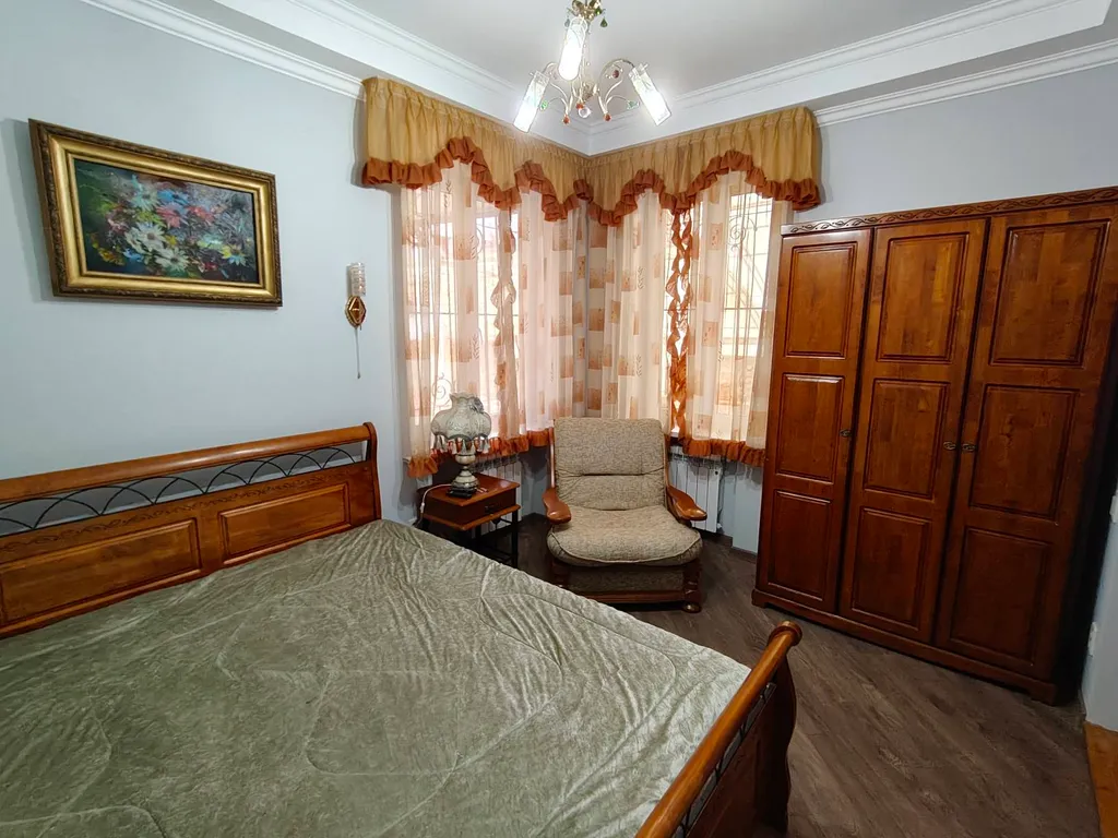 Частный дом с беседкой