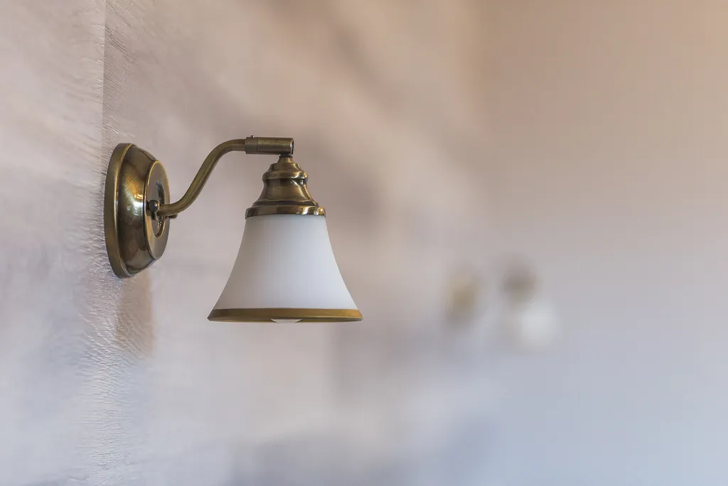 Уютный просторный номер в гостинице в сосновом лесу и на берегу озера