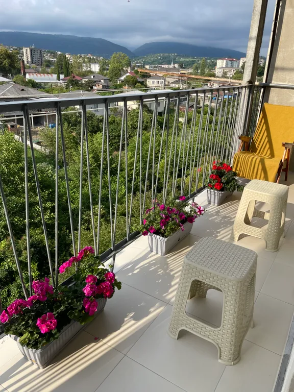 Просторная квартира с видом на горы — аренда посуточно в Сухум