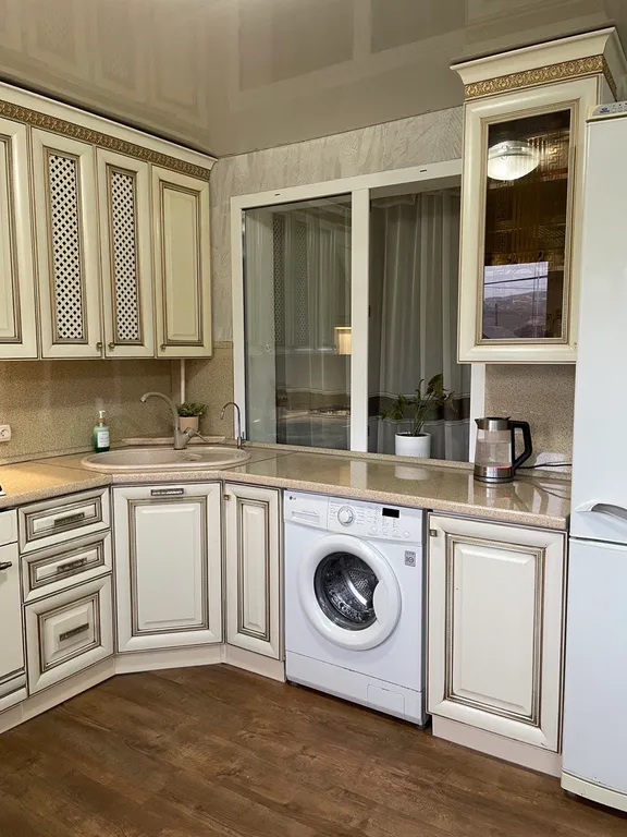 Чистая, просторная квартира ,в 5 минутах от сбора на экскурсии!!!!!!