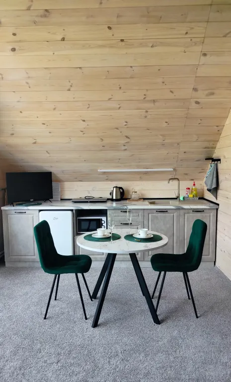 Апартаменты Романтика с панорамным окном в мансарде дома