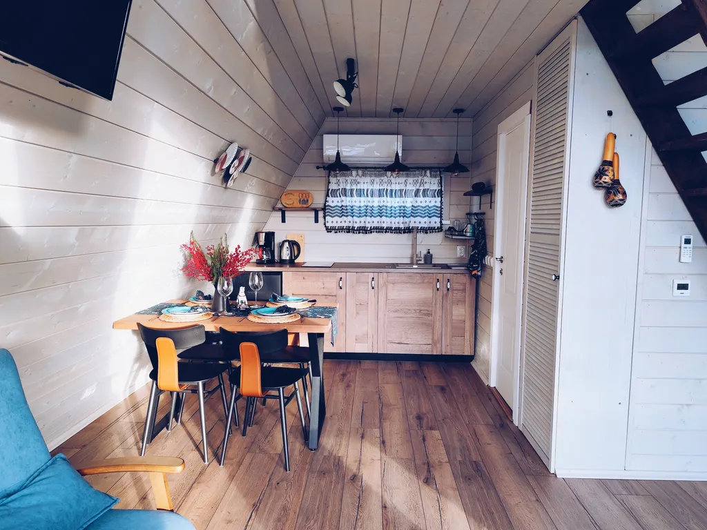 Коттедж Уютный дом с панорамным видом на лес — Луга