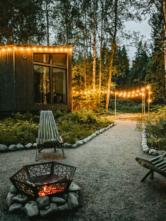 Уютный дом в лесу