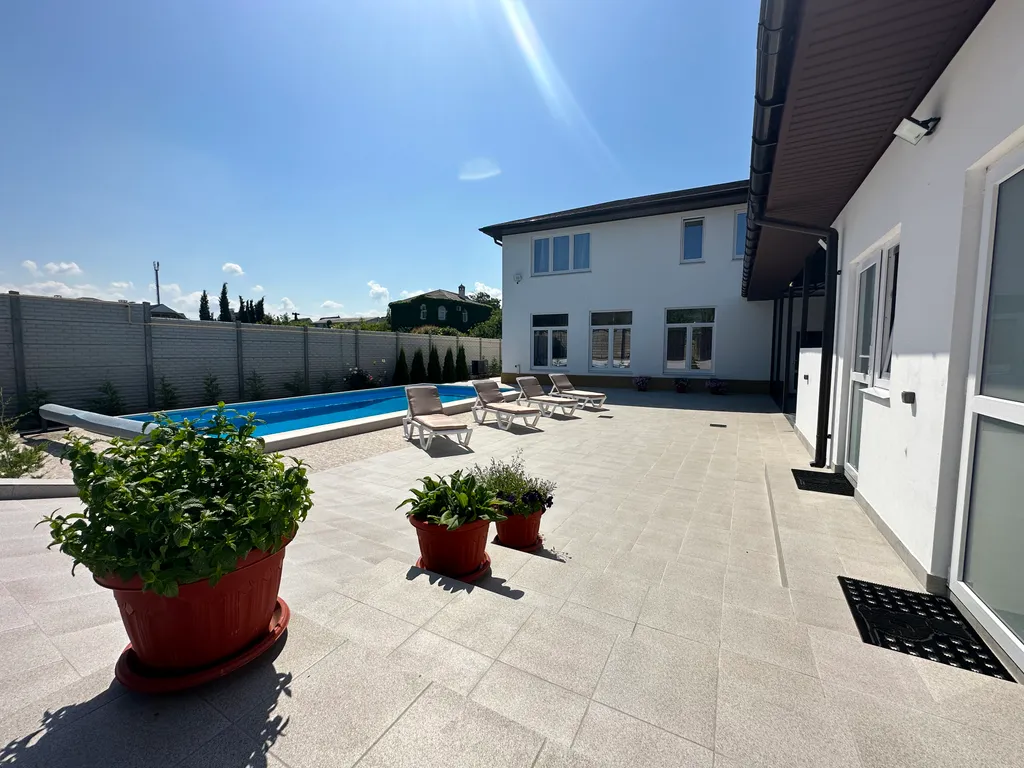 Коттедж Новая Вилла Нинель возле моря — аренда посуточно в Севастополь