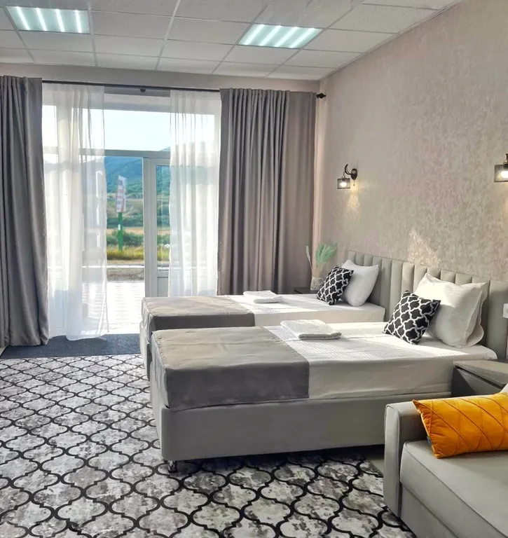 Комфортный семейный номер-студия с видом на горы