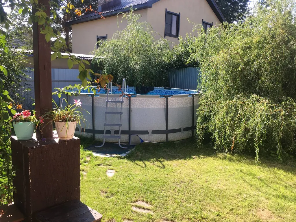 Загородный дом рядом с озером