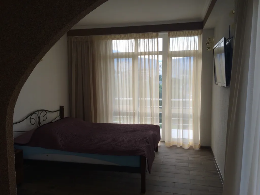 Квартира с евроремонтом и шикарным видом на море, горы, город — аренда посуточно в Алушта