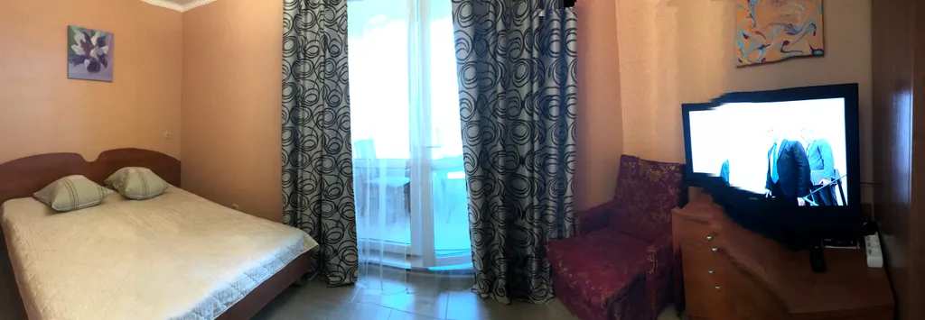 Квартира-студия с лоджией в центре