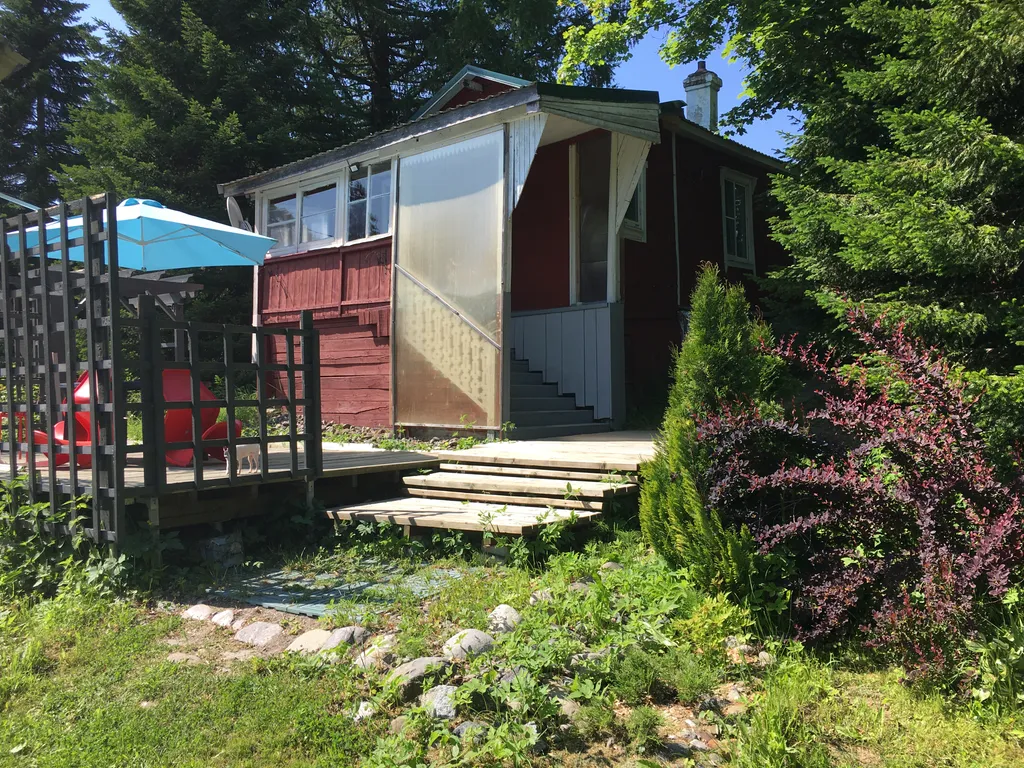 Дом на берегу озера