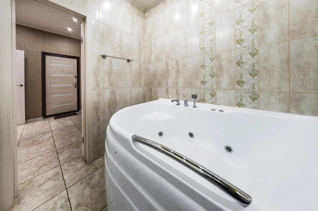 Эксклюзивные апартаменты с огромной джакузи и видом из окна на город