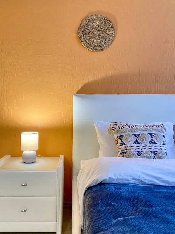 2-к. квартира с современным дизайном в центре от Kravc Group