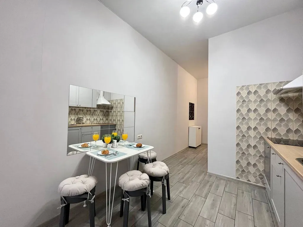 Просторная четырехместная квартира рядом у ТЦ Галерея