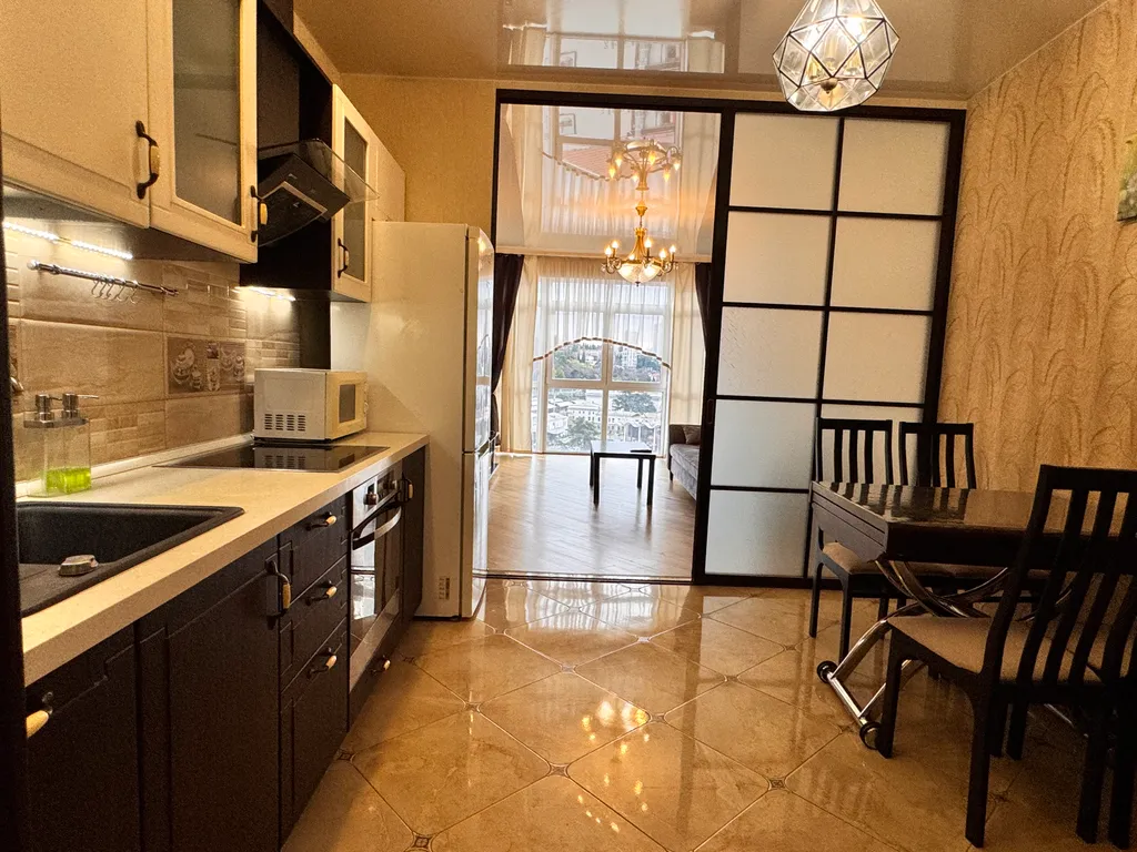 Квартира в центре с видом на морской порт — аренда посуточно в Сочи