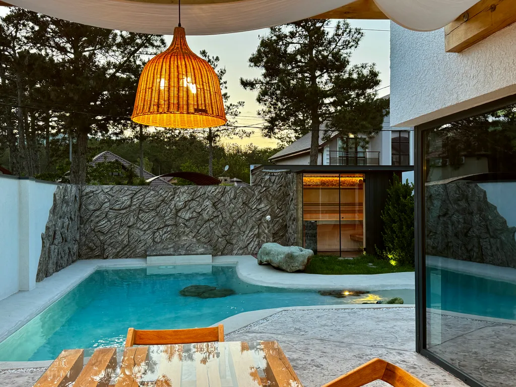 Дом в тихом месте, со своим минипляжем