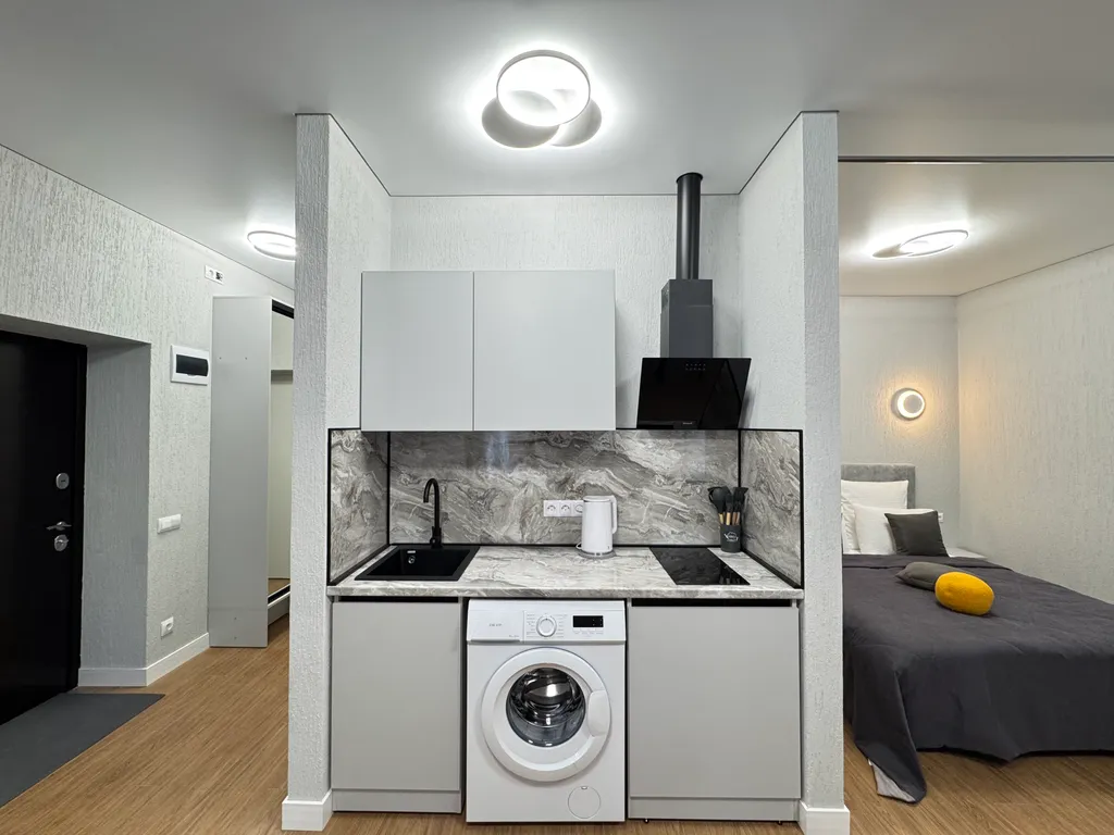 Студия с дизайнерским ремонтом