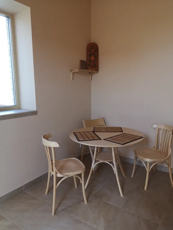 Вместительный, теплый дом на берегу реки Воря