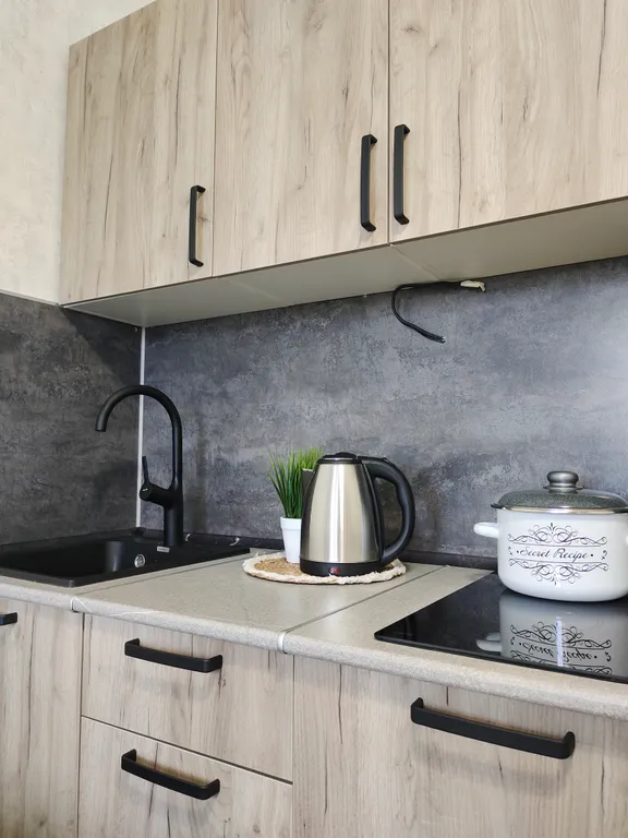 Уютная студия в новом доме с красивым видом из окна