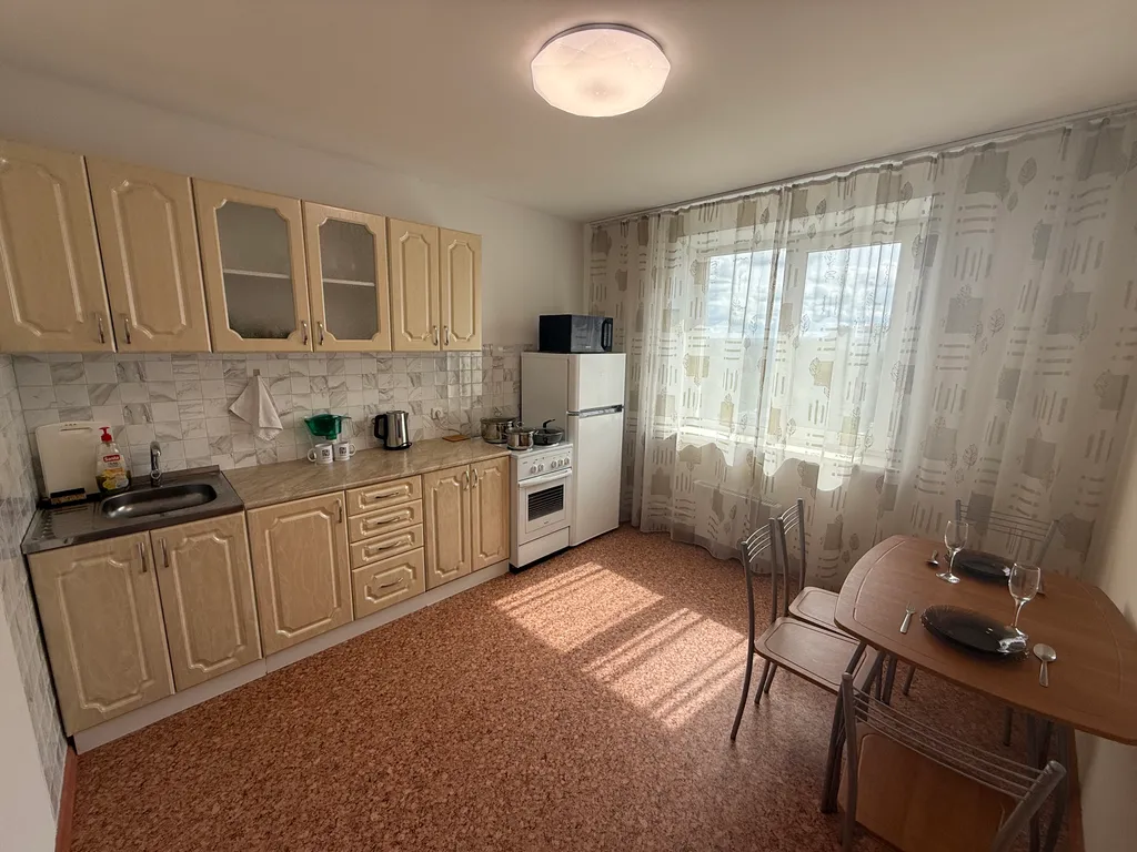 "В Гости!" на Запорожской 57 (2к квартира рядом с БЦ "Сити")