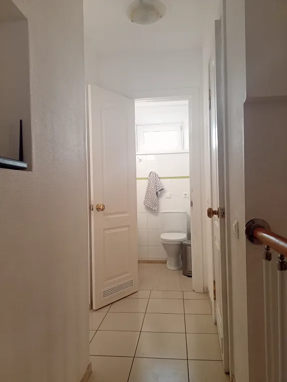 Уютный дом у леса