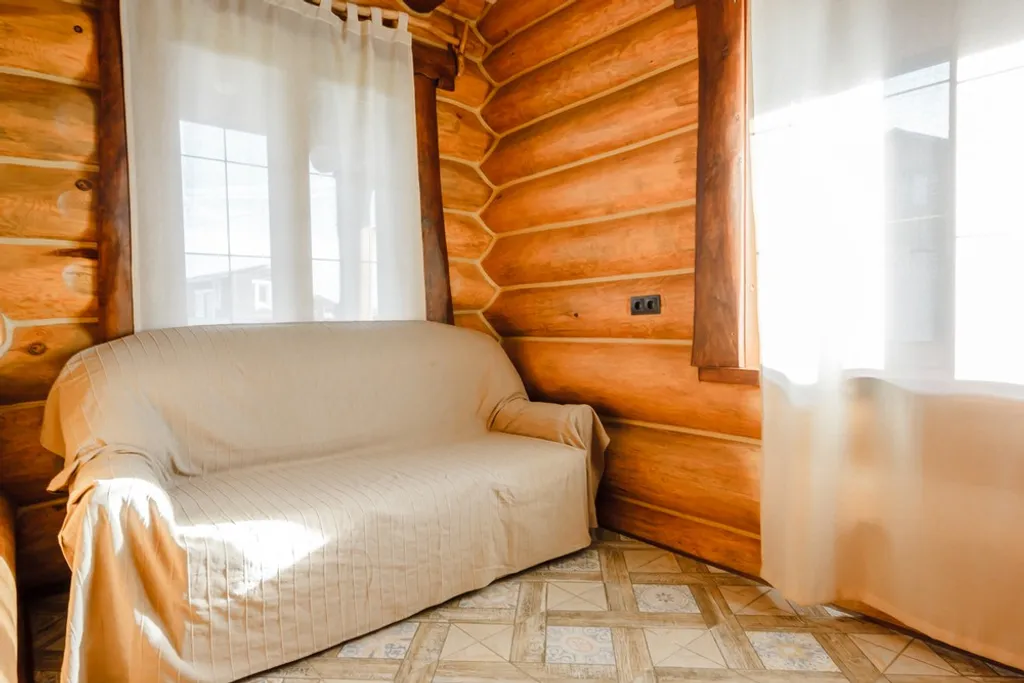 Экодом из вековой сосны с прудом и 7-м бассейном в 23 км от Минска