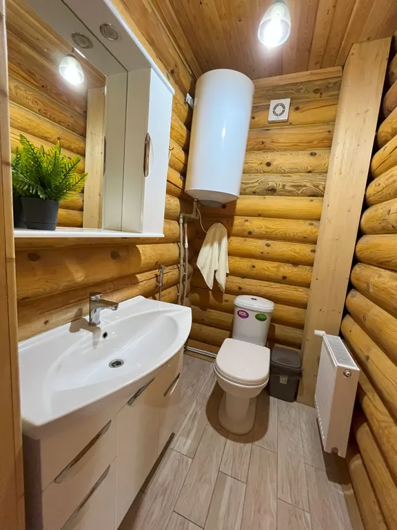 Уютный деревянный дом с видом на горы