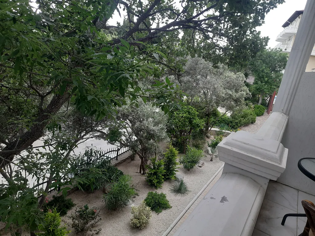 Уютная квартира на главной улице города близ моря