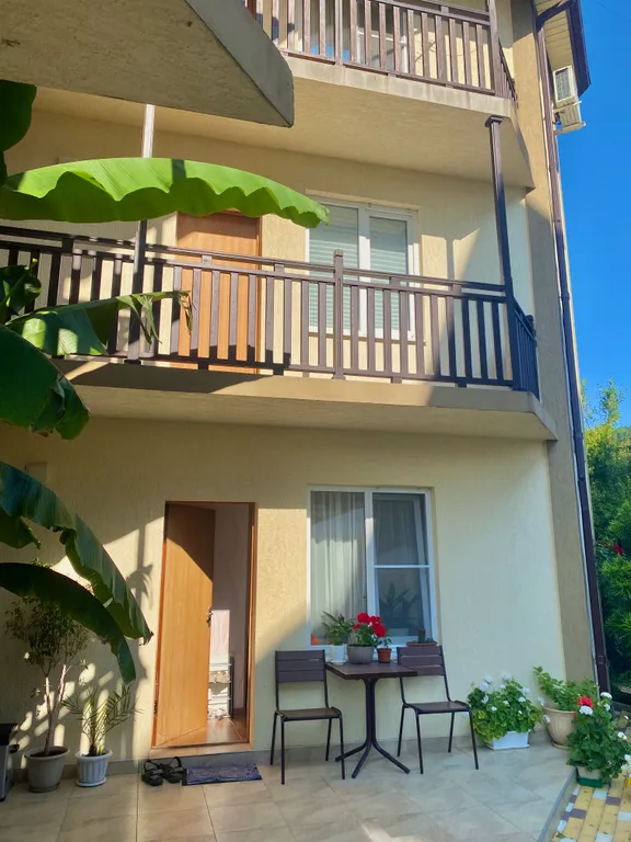 Квартира Квартира Номер в гостевом доме с бассейном — Лазаревское