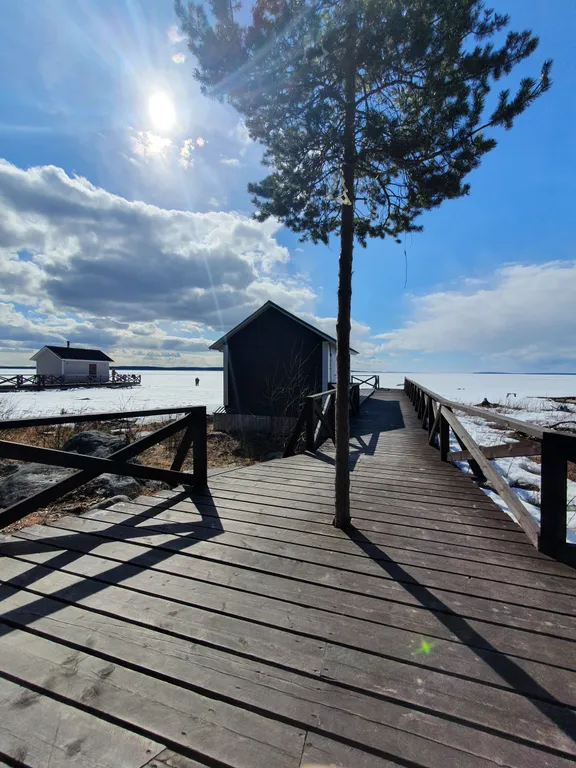 Уютный дом на берегу водохранилища