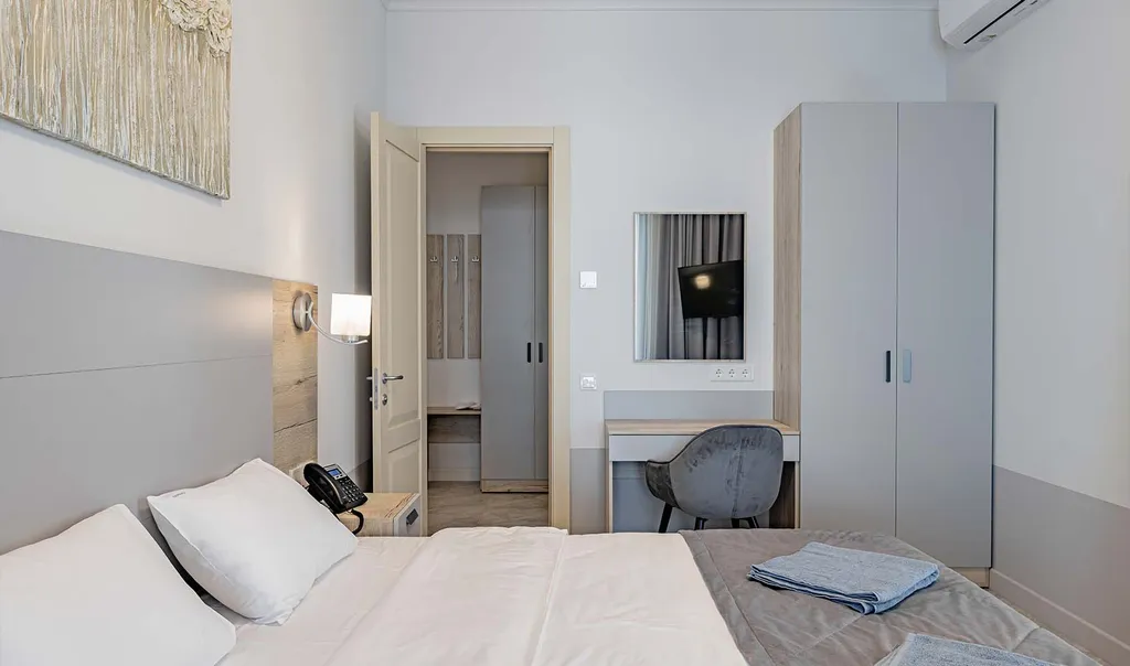 Делюкс с выходом к бассейну и террасой