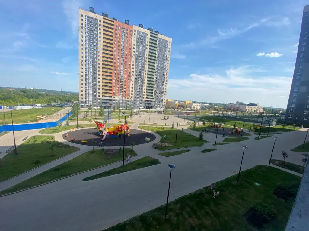 Студия с красивым видом из окна