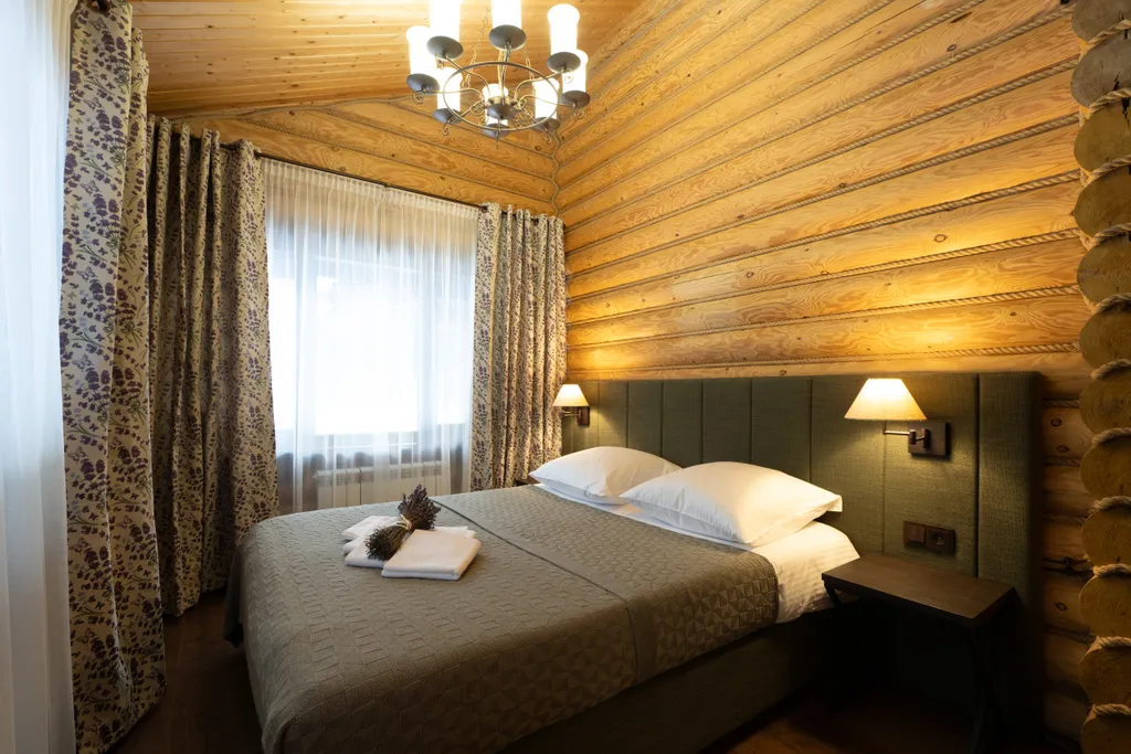 Бревенчатый коттедж Вип 1, 3 спальни на берегу озера Селигер