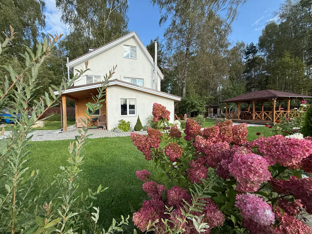 Уютная дача у леса