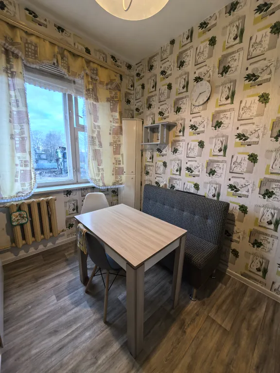 Счастливая матрешка с камином у вокзала Исакогорка