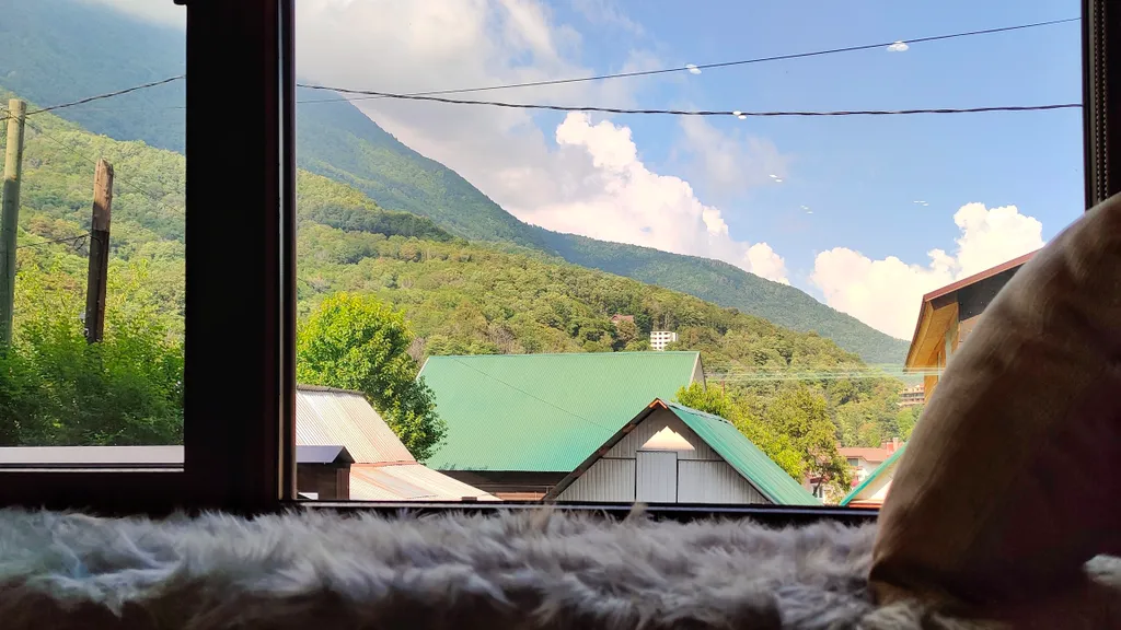 Светлый, уютный и современный апартамент в центре Красной Поляны