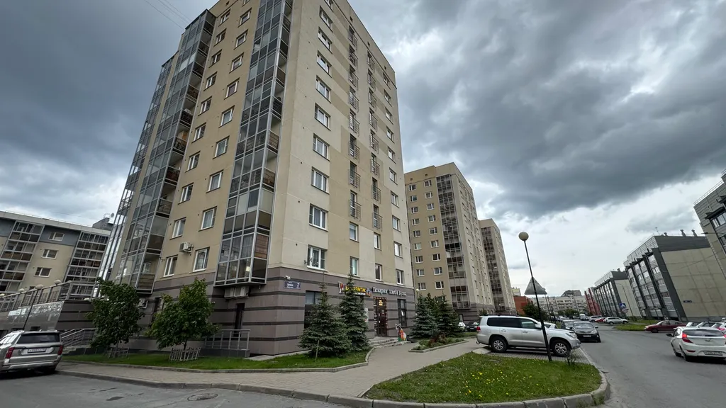 Светлые апартаменты в центре города с видом на озеро